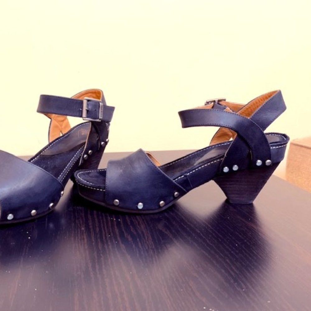 JOHN FLUEVOG GARDINER STRAPPED HEELED SANDAL